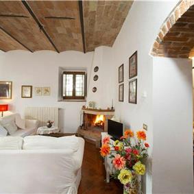 A selection of 2-3 bedroom apartments with shared pool near Florence, Sleeps 4-6